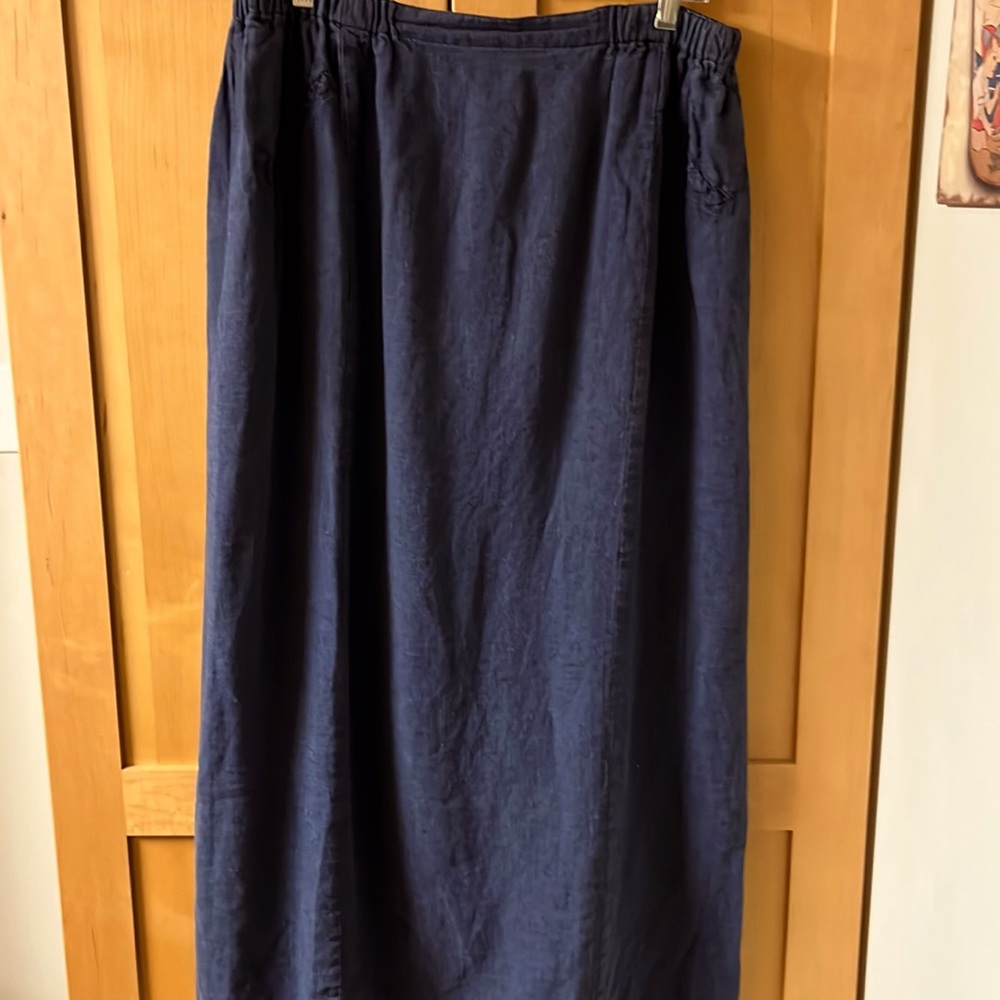 Flax 100% linen skirt, size L.  Color is navy.
